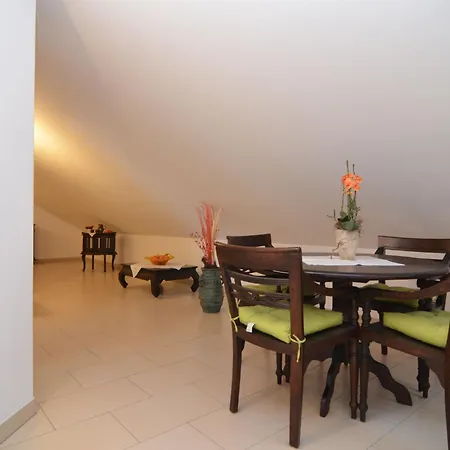 Beautiful Apartment In Rotthalmuenster With Garden Apartment *