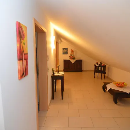 Beautiful Apartment In Rotthalmuenster With Garden * Andriching