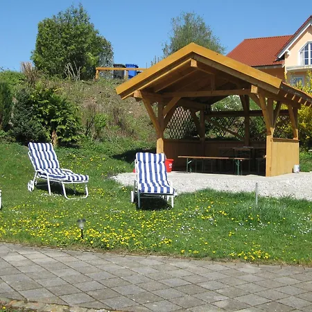 Beautiful Apartment In Rotthalmuenster With Garden Andriching